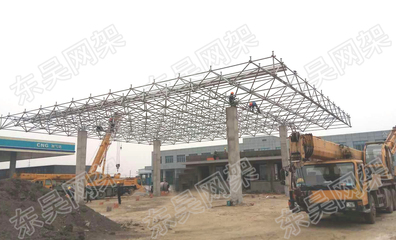 加油站網(wǎng)架采用網(wǎng)架結(jié)構(gòu)搭建的優(yōu)勢與照明器具制造的協(xié)同效應(yīng)